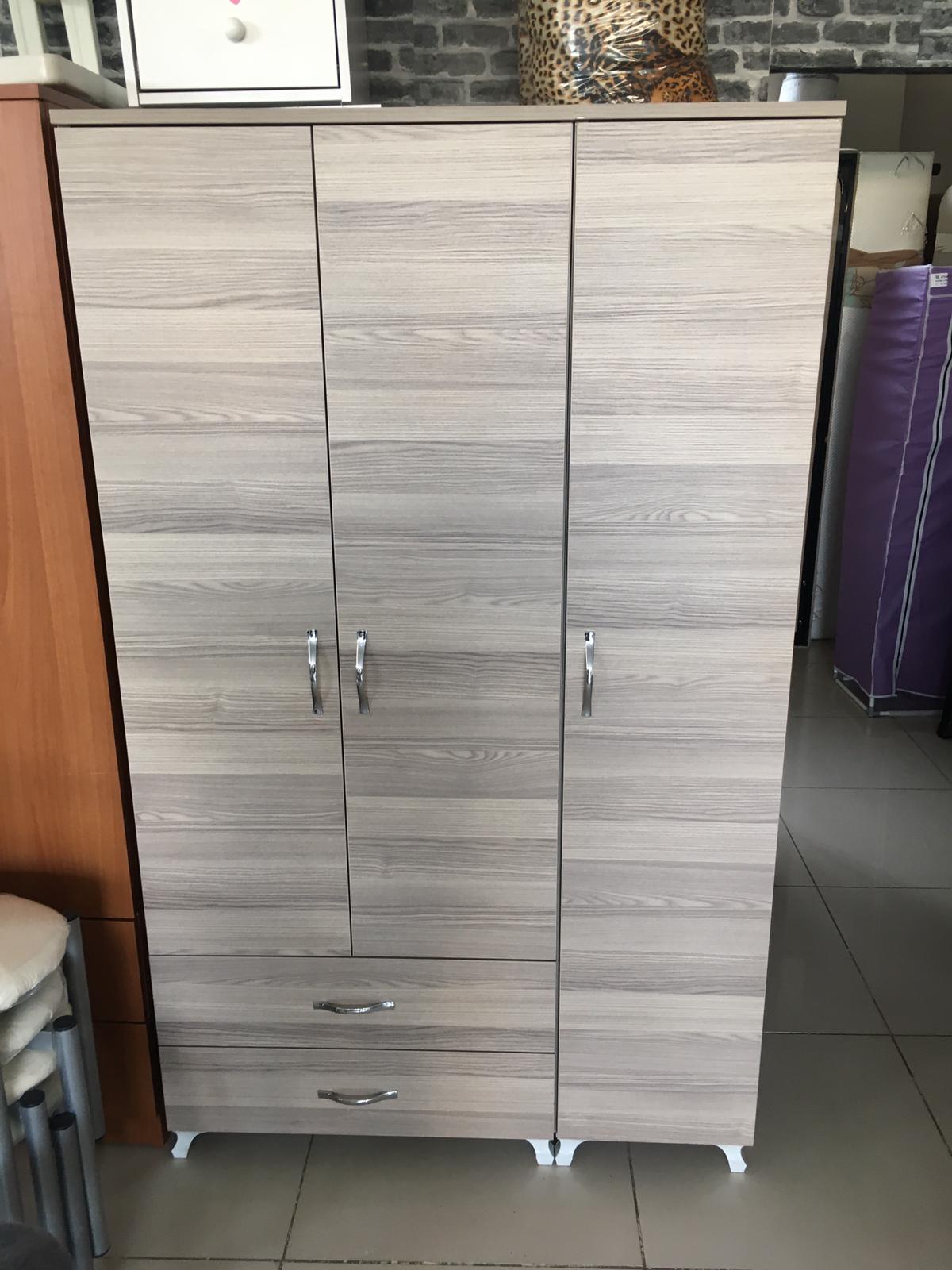 3 kapaklı elbise dolabı